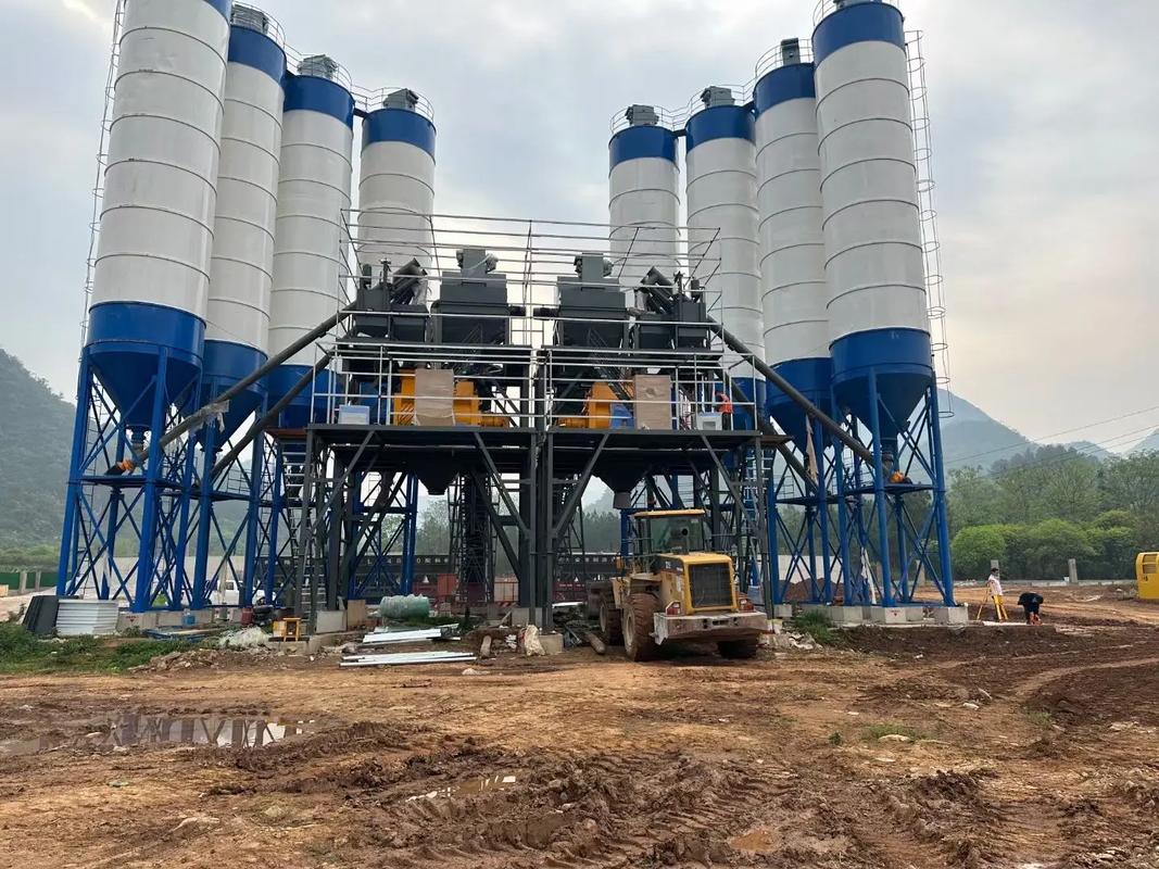双HZS180混凝土搅拌站高效落成，助力建筑机械装备升级